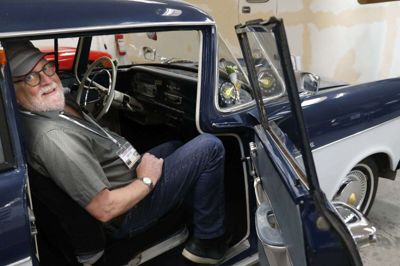 Garagemester Bent Damsgaard fortæller, at Autogalleriet er klar med et nyt åbent hus-arrangement søndag i uge 29. Foto: Henrik Ole Jensen