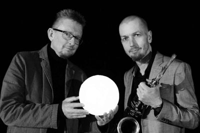 Jakob Elvstrøm og Niels Ulbrandt spiller på Heart, mens fuldmånen gerne skulle kunne ses på himlen. Foto: Pr-foto