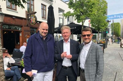 Jens-Christian Wandt (t.v.) gæstede Herning i forbindelse med Himmelske Dage. Her ses han i selskab med Mads Bille og Helge Sander. Foto: Privatfoto