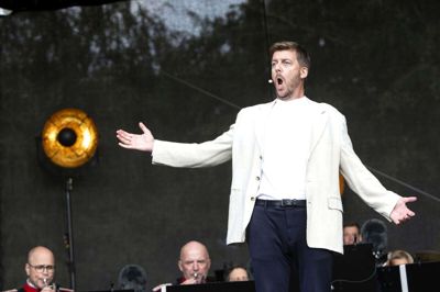 Operasanger Lars Møller er kendt for at kunne være morsom på scenen, og næste år skal han medvirke i Stand Up’era under operafestivalen. Foto: Tom Laursen