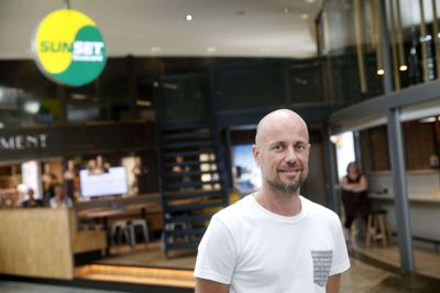 Kasper Nielsen har, lige siden Sunset Boulevard åbnede i Herning i 2006, været franchisetager på restauranten. Nu har kæden dog selv overtaget driften, indtil man finder ud af, om der skal en ny franchisetager ind. Foto: Flemming Hansen