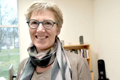 Provst Kirsten Thyssen opfordrer folk i Fasterholt til at bakke om deres kirke. - Det handler om at tænke på, hvad der skaber mening med livet, siger Kirsten Thyssen om menighedsrådets arbejde. foto: jørn deleuran