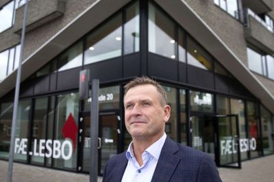 Fællesbo fejrer i dag, torsdag 12. september, sin administrerende direktør, Kaj Mortensen, med en reception. I sommerferien rundede han de 60 år, heraf de seneste 10 som formand for det, der oprindelig var et administrationsselskab for to af Hernings almennyttige boligforeninger, men i dag er ét fælles selskab med omkring 5000 lejemål. Foto: Tom Laursen