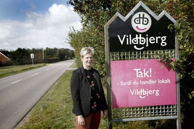 Birthe Luckmann har aldrig oplevet, at de handlende i Vildbjerg ikke er parat til netop en god handel, men de handlende skal også diske op med aktiviteter, som borgerne bare ikke kan lade være med at deltage i. Foto: Flemming Hansen