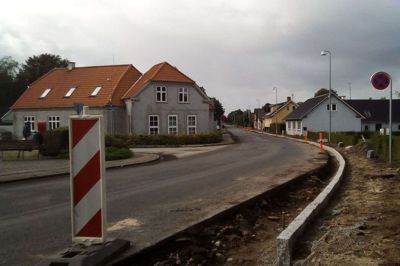 De gamle betonsten i Borgergade fjernes og bliver erstattet af sten i tilhugget granit. foto: privatfoto