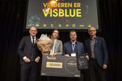 Georg Sørensen og Thomas Damkjær Pedersen flankerer de tilfredse vindere fra batteri-firmaet Visblue. Foto: Lars Møller/MCH