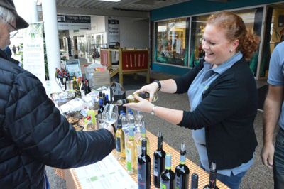 På fredag er der igen Ikast Vinfestival i Strøgcentret. Foto: Privatfoto