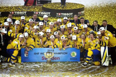 Sveriges ishockeylandshold løb med guldet, da VM i 2018 foregik i blandt andet Herning. Nu skal Danmark og Sverige sammen stå for VM. Foto: Liselotte Sabroe/Ritzau Scanpix
