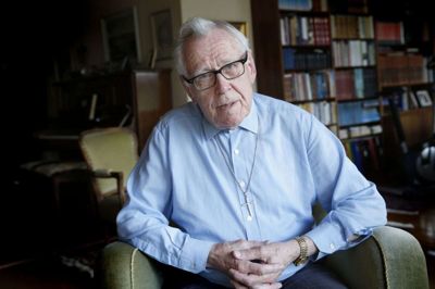 - Et af privilegierne ved at blive 90 er, at man har oplevet så meget, som andre omkring en ikke har - og de yngre generationer lytter en gang imellem måbende, når man fortæller om, hvordan ting var engang, siger Hartvig Wagner, der fylder 90 år på søndag. Foto: Flemming Hansen