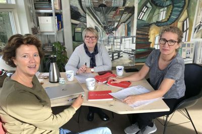 Hanne Schmidt, Ulla Gerd Christensen og Birgit Kirke åbner i weekenden deres værksteder for publikum. Foto: Privatfoto