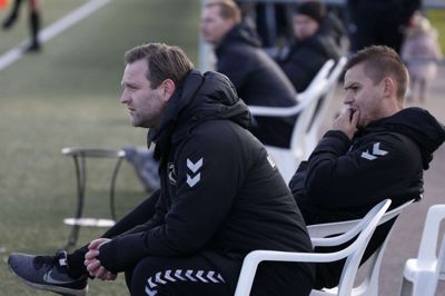 Michael Henriksen (t.v.) stopper som Vildbjerg-træner. Han afløses af den hidtidige assistent, Dann Hvam (t.h.). Foto: Flemming Hansen