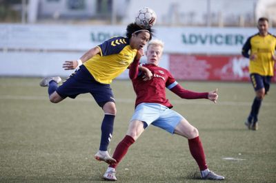 Lørdag var der lokalopgør i Jyllandsserien, da Tjørring IF tog imod Vildbjerg SF. Hjemmeholdet vandt opgøret med hele 4-0. Foto: Flemming Hansen