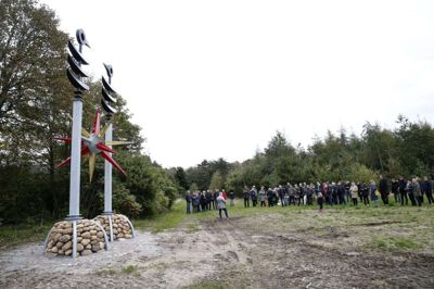 Drantum har fået sin byport nummer to af tre. Den blev indviet lørdag eftermiddag og er skabt af kunstneren Aksel Kror og lokale frivillige. Foto: Flemming Hansen