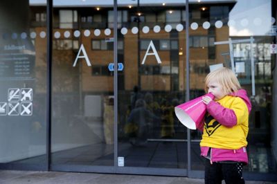 Fra en af "Hvor er der en voksen"-demonstrationerne i Herning. Foto: Flemming Hansen