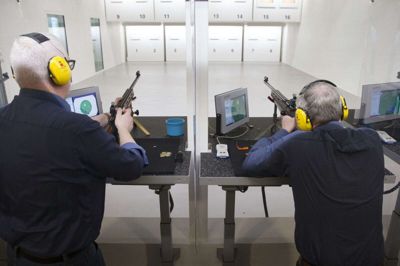 Aulum Skytteforening deltog i Skydesportens Dag første gang sidste år. Dengang var det nyrenoverede center kun delvist færdigt. Nu er det helt klar til på lørdag. Foto: Tom Laursen