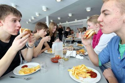 En burger uden kød? Jo, det kan fint lade sig gøre, og det skal skoleelever i Vorgod-Barde og Troldhede vise. foto: flemming hansen