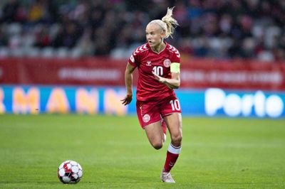 - Det er nok et resultat af, hvor godt det gik til VM, og hvor populært det var. Så de ser helt sikkert potentiale i kvindefodbold. Det er meget positivt. siger Pernille Harder til B.T. Foto: Henning Bagger/Ritzau Scanpix