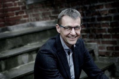 Hospitalsdirektør Poul Michaelsen fylder i dag 50 år - og fejrer det ved deltage i en konference om et emne, der ligger ham meget på sinde - nemlig ledelse. Derfor må selve den private fejring af hans runde fødselsdag vente til weekenden. Foto: Henrik Ole Jensen