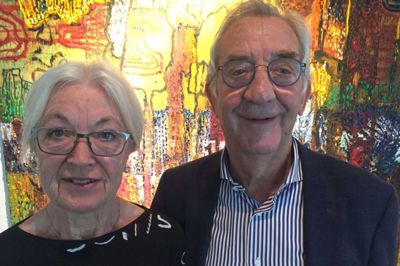 Hanne og Erling Damgaard, henholdsvis 77 og 82 år, Videbæk:
- Vand er en vigtig naturressource, som skal beskyttes. Vi er heldige i Videbæk og Danmark, at vi råder over store gode grundvands depoter. Dem skal vi beskytte og spare på. Det er derfor vigtigt, at vi alle sparer på vandforbruget. Det gavner vore vandressourcer, energiforbrug og klima, siger Erling Damgaard.
Vandbesparelser kan bidrage til et bedre miljø, og der er ifølge parret umiddelbart flere måder at spare på vandforbruget på.
- En enkel måde er at etablere vandbesparende toiletter, brusere og installationer, siger Hanne Damgaard.
En anden måde er at undgå vandkrævende havevanding, bilvask og vinduesvask.
- Opsamling af regnvand og genbrug af vand til en række forbrug i vore huse er gennemprøvet og godt på vej. For os er det vigtigt altid at tænke over alle mulige besparelser på vand. Så kan vi give et beskedent bidrag til et bedre klima for de kommende generationer, siger Erling Damgaard. Foto: Ole Skydt