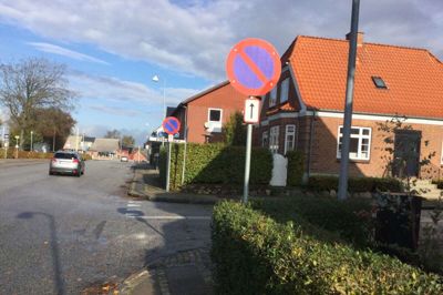 Verner Lauritsen tog dette billede i Søndergade - et af de fem steder, hvor han noterede, at pilen pegede forkert. Foto: Privatfoto