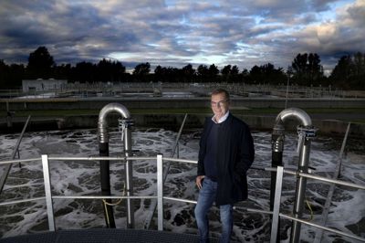 Direktøren for Herning Vand, Niels Møller Jensen, forudser, at danskernes drikkevand i løbet af 10 år skal renses, før vi kan drikke det. Dog bliver herningenserne ikke ramt, for Herning Vand har prioriteret at flytte boringer. Flytningen af fire boringer koster mellem to og tre millioner kroner. Foto: Henrik Ole Jensen
