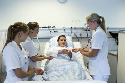 Om et år kan man tage en sygeplejerskeuddannelse i Herning. Foto: Via University College