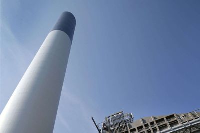 Det nye anlæg på Herningværket til 200 millioner kroner kan suge energi ud af røgen og ventes at sætte forbruget af brændsel ned med omkring 20 procent. foto: flemming hansen