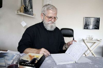 Sammen med sin hustru har Mogens P.C. Svendsen udarbejdet en manual til at udfri folk fra dæmoner og onde ånder. Og her er Bibelens ord helt afgørende. Foto: Flemming Hansen
