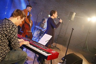 Karmen Röivassepp Quartet indledte Moor Jazz Festival på den gamle højskole i Birk. Foto: Henrik Ole Jensen