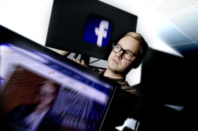 Byrådspolitiker Simon Vanggaard (DF) har politianmeldt en Facebookbruger, der gentagne gange har beskyldt politikeren for at manipulere med tallene i forbindelse med sagen om lukningen af Kernehuset i Blåhøj. Foto: Henrik Ole Jensen