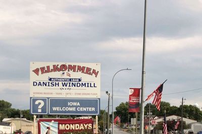 Små stykker af Danmark kan opleves flere steder i USA. Som her i staten Iowa, hvor man i 1976 fik rejst en ægte dansk vindmølle, som var fragtet dertil fra Nørre Snede. Foto: Privatfoto