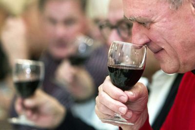 Hvilken vin skal vælges til julemiddag eller nytårsfest? Lokalbrugsen i Feldborg kommer med et svar fredag 15. november. Foto: Tom laursen