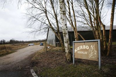 Kærbo Rideklub har haft en omtumlet tilværelse de senere år. Efter et langt tilløb måtte klubben flytte væk fra Holing for at give plads til byggeriet af en talentskole, men fandt så et nyt hjem på en gård i Lund. Nu er klubben nødt til at flytte igen, men i sidste øjeblik er det lykkedes at finde et nyt hjemsted til klubben. Foto: Flemming Hansen