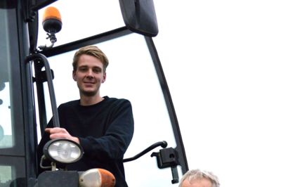 Jakob Laursen er næsten færdigudlært landbrugsmaskinmekaniker hos AP Auto i Faurholt og var meget begejstret, da chefen, Arne Juelsgaard, foreslog et tre måneders praktikophold i Tyskland. Foto: Laila Kempel