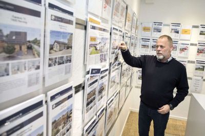 EDC-mægler Ib Schiermer tror de meget lave renter er en afgørende faktor for de højere huspriser. Foto: Tom Laursen