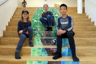 Det er ikke sådan, at de går og frygter for, hvornår Jorden går under, men eleverne Sigurd Ambrosius Nielsen (t.v.), Kristine Elmann Berentzen og Tobias Ho bruger en del tanker på klimaet. Foto: Martin Hove Thomsen