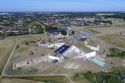 Efter sommerferien skal elever, lærere og forældre vænne sig til en ny skoleleder på Tjørring Skole. Men de fleste af dem kender nok Henriette Vibe Hebsgaard ret godt i forvejen, da hun har en mangeårig fortid på skolen. Foto: Tom Laursen