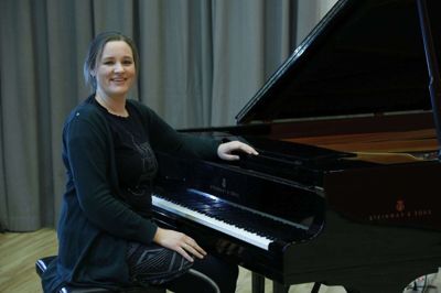 Vi skal huske at glæde os over alt det gode, som livet har begunstiget os med, mener Herning Musikskoles leder Katrine Høgenhaug Bæk. Foto: Henrik Ole Jensen