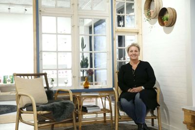 Mette Sandal Wyrtz har åbnet sin butik, hvor hun sparker til folks miljøbevidsthed samtidig med, at hun lokker med lækkerier, produkter til velvære og boligindretning. FOTO: FLEMMING HANSEN