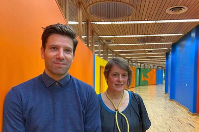 Rune Clausen og Anne Louise Bang skal som nyansatte hos VIA University College være med til at styrke forskningen inden for blandt andet bæredygtig tekstilproduktion. Foto: PR-foto