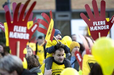 Både store og små var samlet til demonstrationen, der startede og sluttede på Torvet i Herning. Foto: Tom Laursen