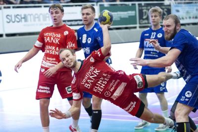 HC Midtjylland sejrede i en intens kamp over Roskilde Håndbold med 28-27, hvor det afgørende mål blev scoret i sidste sekund på straffekast. Foto: Tom Laursen
