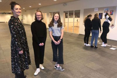 Helle Hillebrandt, Camilla Østergaard Drost og Marie Boelskifte tager til Rom på onsdag sammen med en anden lærer, Ketty Jensen. De skal være af sted til på næste søndag. FOTO: Henrik Lind Jørgensen