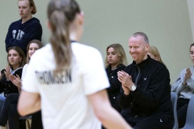 Cheftræner Sune Gavnholt har stort set truppen på plads til næste sæson i Ikast FS Badminton. Det bliver hans 14. sæson i træk som cheftræner i Ikast FS. Foto: Tom Laursen