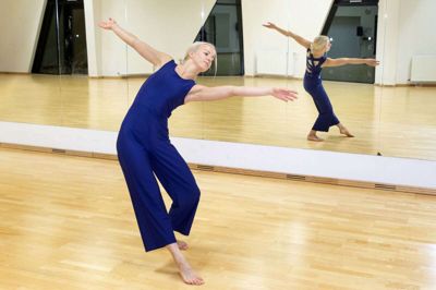 Lærke Møldrup har trådt sine barnegymnastiksko i Kibæk. Her er hun fotograferet i Kibæk Krydsfelt. Den 21-årige gymnast har fået en masse oplevelser med sig på en tur til USA i oktober, hvor hun var udtaget af sin gamle efterskole. foto: Flemming Hansen
