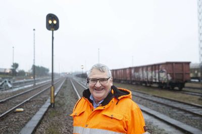 Hans Henrik Larsen har i sine 40 år sonm ansat ved først DSB og Banedanmark sat en stor ære i hurtigt at få løst fejlene, så de rejsende har kunnet komme videre i en fart. Foto: Tom Laursen
