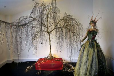 »Livets Træ« og »Dronningen« er to centrale elementer i udsmykningen i Christmas Fairy Cocktail Bar. Foto: Flemming Hansen