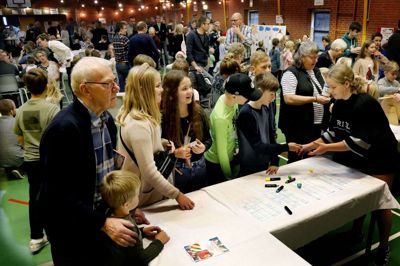 Der var trængsel på julemarkedet. Foto. Henrik Ole Jensen