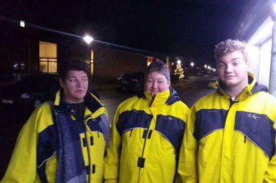 Den nye gruppe af Natteravne i Herning arbejder på at skabe tryghed. Fra venstre er det Else Lauridsen, Lillian Nykjær og Nicklas Dyhr, der er tre ud af gruppens ni frivillige. Natteravnene går på forskellige ugedage og går forskellige ruter for at stresse de grupper af unge, der handler med narko. foto: jesper wind