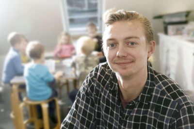 31-årige Bjarke From overtog 1. december den pædagogiske ledelse af Timring Læringscenter fra Kirsten Bøgh Pedersen. Hun er i stedet er blevet leder af Børnehuset Tusindfryd i Fasterholt. Foto: Henrik Ole Jensen